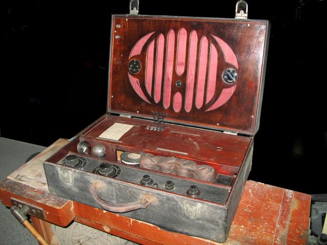 03-DUCRETET-RADIO-VALISE-19293787-S.JPG