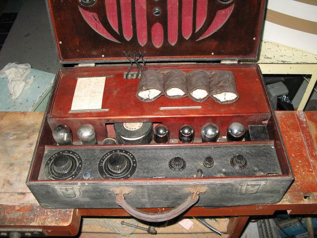 04-DUCRETET-RADIO-VALISE-19293790-S.JPG